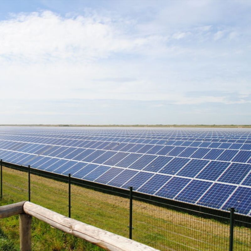 Наземные солнечные кронштейны, обеспечивающие стойкость к сильному ветру и снегу с уникальным дизайном свай и предварительно собранными компонентами