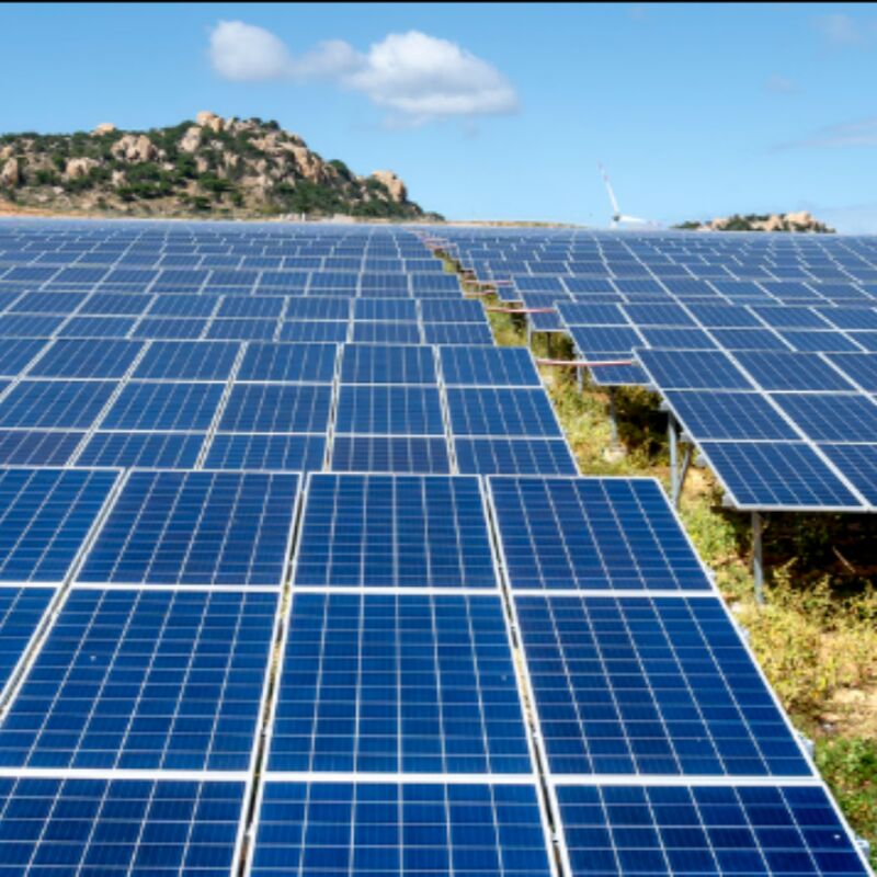 Наземные кронштейны для солнечных панелей с коррозионностойкими анодированными алюминиевыми компонентами, предназначенные для простой сборки и длительного использования на открытом воздухе.